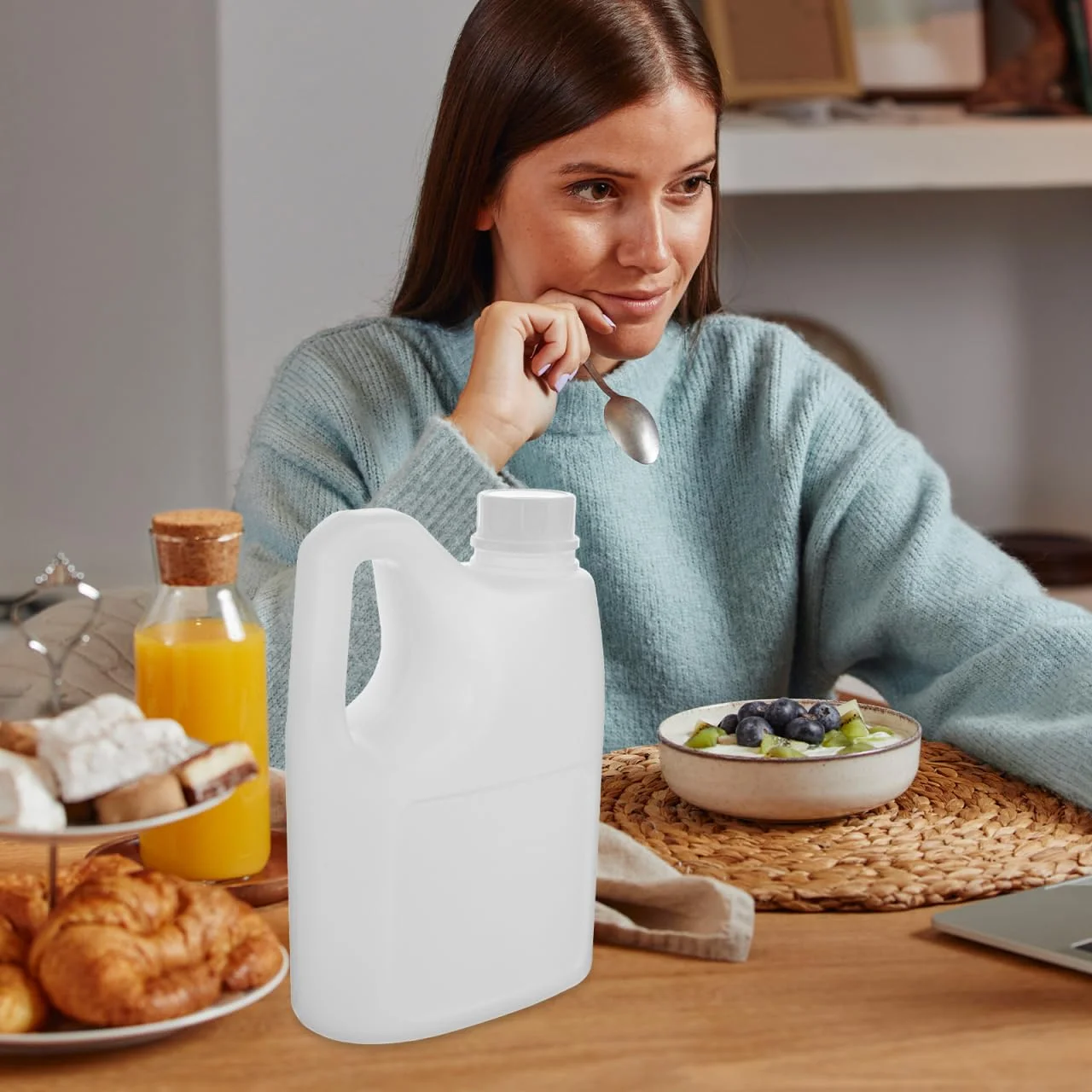 Borraccia da 2 l, in plastica, riutilizzabile, per bevande fredde, frullati e tè al latte, ideale per viaggi all'aperto