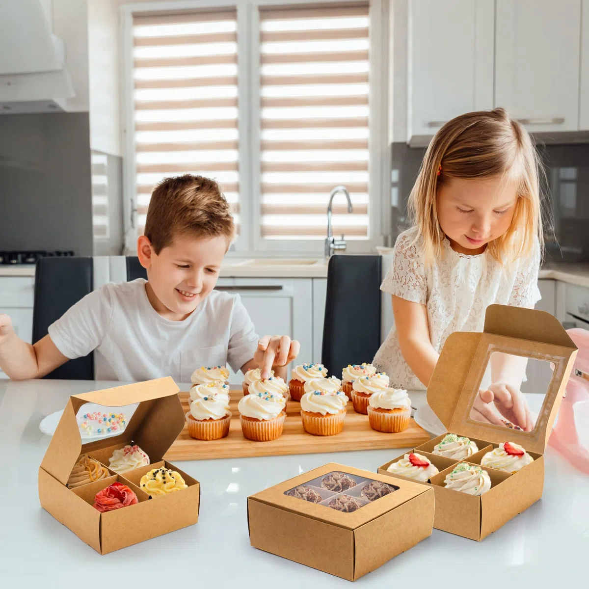 Eorbow Confezione da 40 scatole da forno marroni con finestra e divisori, mini scatole da pasticceria da 15 x 15 cm con 4 scomparti, scatole regalo in carta kraft con inserti, contenitori per